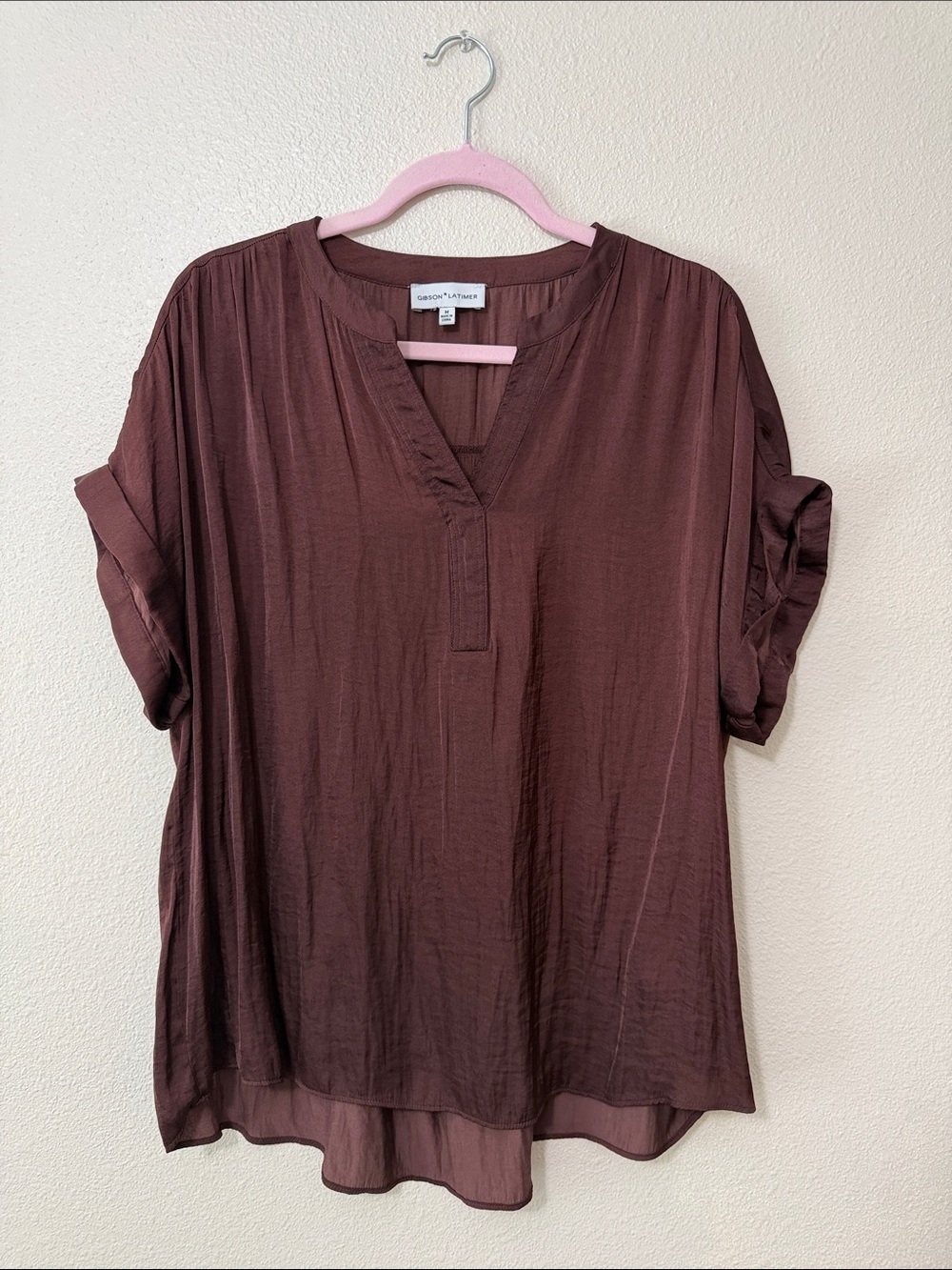 Gibson Latimer Brown Short-Sleeve V-Neck Blouse